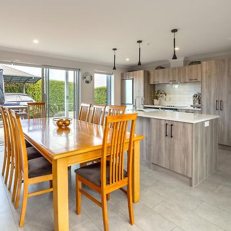 Wine Country Bach Villa Martinborough Buitenkant foto